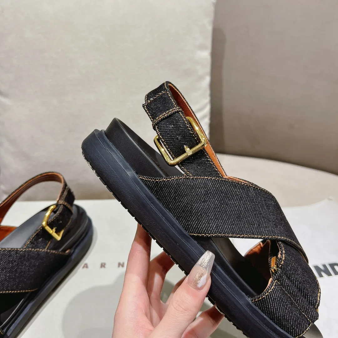 👟👟Ex-factory price 420👟👟 Marni Mani, popular online celebrity style, Taobao, popular single style in physical stores! Thick-soled, elevated classic cross-strap, color-blocked flat-soled cowhide open-toe European and American style women's sandals. Fabric: Cowhide Lining: Sheepskin Outsole: Rubber Button: Gold Size: 35-40